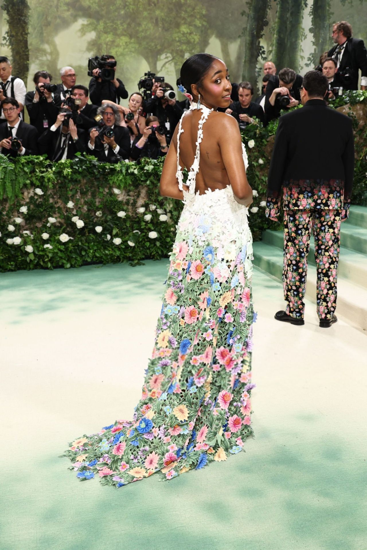 Ayo Edebiri Shines at the 2024 Met Gala with Loewe Floral Masterpiece New York07